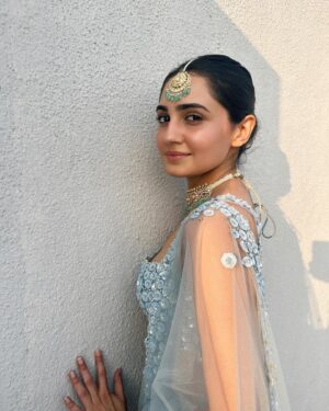 Vedika Pinto Instagram - A Cinderella moment feat. my benjiboo needy for luurrve 💎

Styled by @aakrutisejpal in @frontierraas and @mayasanghavijewels