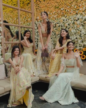 Vedika Pinto Instagram - प्यार दोस्ती है 🦩