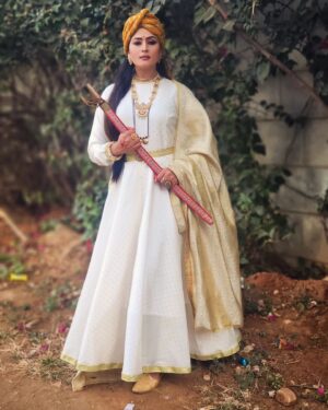 Veena Ponnappa Instagram - "She never cared for the Crown! She preferred the Sword" - Mangaladevi's New Look in Udho Udho Sri Renuka Yellamma! Intresting Chapters to be unfolded and don't miss it @veena_ponnappa_vnaa 🎉🥰💗

@starsuvarna 
@nandimovies_official
#dussehra 
@veena_ponnappa_vnaa

#veena #veenaponnappa #renukayellamma #kannadaactress  #shootmode #warrior #kannada #sword #starsuvarna #beingme #kannadaserial #sandalwood #actor #bhogi #nammakannada #kannadaserials #goodmorning #actorlife #queen #brave #helloworld #udhoudhosrirenukayellamma #suvarnaserials #girlwarrior