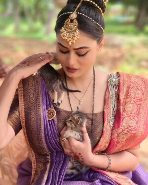 Veena Ponnappa Instagram - @veena_ponnappa_vnaa 💕

#veena #veenaponnappa #sandalwood #kannadaactress #kittenmoments #serials #catmom #kannadaserials #catlove #teluguserials #starmaa #reelsinstagram #actor #actorlife #kitten #kannadaactor #petlove #mangaladevi #happyme #udhoudhosrirenukayellamma #shootmode