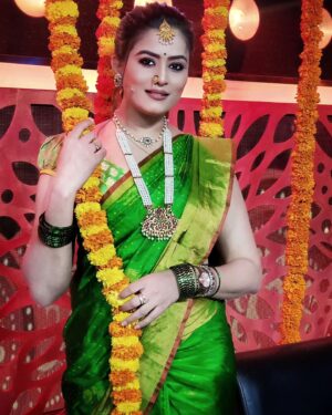 Veena Ponnappa Instagram - "The Elegance in Saree Never goes Out of Style" @veena_ponnappa_vnaa 🥳🥰💕

@starsuvarna 
#dussehra 

#veena #veenaponnappa #renukayellamma #kannadaactress  #shootmode #sareelove #kannada #specialpromo #starsuvarna #beingme #kannadaserial #sandalwood #actor #traditional #nammakannada #kannadaserials #jewels #actorlife #sareelove #nammadussehra #helloworld #dussehraspecial #suvarnaserials #greensaree