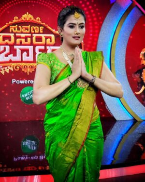 Veena Ponnappa Instagram - "The Elegance in Saree Never goes Out of Style" @veena_ponnappa_vnaa 🥳🥰💕

@starsuvarna 
#dussehra 

#veena #veenaponnappa #renukayellamma #kannadaactress  #shootmode #sareelove #kannada #specialpromo #starsuvarna #beingme #kannadaserial #sandalwood #actor #traditional #nammakannada #kannadaserials #jewels #actorlife #sareelove #nammadussehra #helloworld #dussehraspecial #suvarnaserials #greensaree