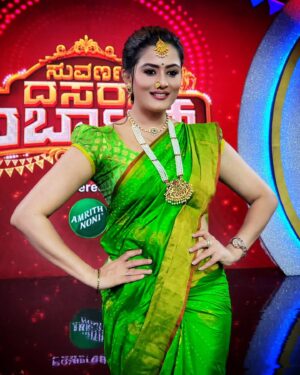 Veena Ponnappa Instagram - "The Elegance in Saree Never goes Out of Style" @veena_ponnappa_vnaa 🥳🥰💕

@starsuvarna 
#dussehra 

#veena #veenaponnappa #renukayellamma #kannadaactress  #shootmode #sareelove #kannada #specialpromo #starsuvarna #beingme #kannadaserial #sandalwood #actor #traditional #nammakannada #kannadaserials #jewels #actorlife #sareelove #nammadussehra #helloworld #dussehraspecial #suvarnaserials #greensaree