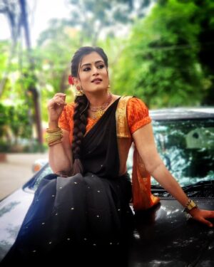 Veena Ponnappa Instagram - @veena_ponnappa_vnaa❤️

#veena #veenaponnappa #ravoyichandama #kannadaactress #poser #enjoying #happyme #telugu #teluguserials #etvtelugu #beingme #blacksaree #sandalwood #actor #traditional #style #saree #flowerlove #sareelover #actorlife #rudrani #instsgram #cute #socialmedia #workmode