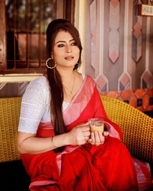 Veena Ponnappa Instagram - Nothing feels as Perfect as a Saree - It's Rudrani's Time now! Stay Tuned guys @veena_ponnappa_vnaa ✨😍🥰

#veena #veenaponnappa #ravoyichandama #kannadaactress  #smile #enjoying #happyme #telugu #teluguserials #etvtelugu #beingme #teluguserial #sandalwood #actor #homely #smilehappily #sareelover #kannadaserials #smiling #actorlife #rudrani #traditional #redsaree #cute #redlove