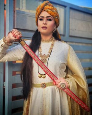 Veena Ponnappa Instagram - "She never cared for the Crown! She preferred the Sword" - Mangaladevi's New Look in Udho Udho Sri Renuka Yellamma! Intresting Chapters to be unfolded and don't miss it @veena_ponnappa_vnaa 🎉🥰💗

@starsuvarna 
@nandimovies_official
#dussehra 
@veena_ponnappa_vnaa

#veena #veenaponnappa #renukayellamma #kannadaactress  #shootmode #warrior #kannada #sword #starsuvarna #beingme #kannadaserial #sandalwood #actor #bhogi #nammakannada #kannadaserials #goodmorning #actorlife #queen #brave #helloworld #udhoudhosrirenukayellamma #suvarnaserials #girlwarrior