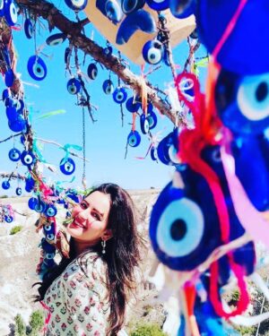 Venus Singh Instagram - In the blue glow of 
the million evil eye charms 🧿
.
million prayers
million wishes
million dreams 
.
.
Throwback to the holiday I miss the most...❤️❤️
 #turkey #capadocia #capadoccia #evileye #evileyecharm