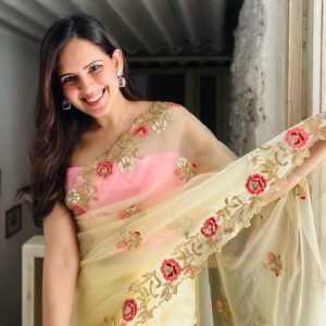 Venus Singh Instagram - Saarees are love ♥️
& I love them more when worn with unconventional blouses - makes it a little more fun !! 
.
Enjoyed styling this gorgeous one from @karagiri_ethnic, organza with floral embroidery 💖 
Both these pretty tops used as blouses from @zara , total love 💖
.
Celebrate the real you with @karagiri_ethnic #womenofkaragiri 
.
📸 @mmohita - the best 🤗😘
.
#saree #saari #sareelove #sareefashion #sareelover #styles #fusion #fusionwear #indianwear #karagiri #dressingup #dressup #zara #zaralovers