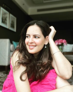Venus Singh Instagram - "Anything is possible with sunshine & a little pink" 
~ Lilly Pulitzer 
.
These ones for the pink dress, the pink flowers & for the endless good possibilities 🤍🌸
.
My mumma says that when I was a baby, jab main bahot Khush hoti thi toh I would scrunch up my nose & laugh !! 
I still do that ! Swipe to the last picture for my favourite expression ♥️
.
#pink #pinkpinkpink #pinkdress #fuchsia #pinkflowers #justahappygirl #happyday #smile #loosecurls #barbie #barbiestyle #mybarbielook #daymakeup #shotoniphone 🧿