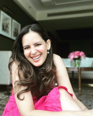Venus Singh Instagram - "Anything is possible with sunshine & a little pink" 
~ Lilly Pulitzer 
.
These ones for the pink dress, the pink flowers & for the endless good possibilities 🤍🌸
.
My mumma says that when I was a baby, jab main bahot Khush hoti thi toh I would scrunch up my nose & laugh !! 
I still do that ! Swipe to the last picture for my favourite expression ♥️
.
#pink #pinkpinkpink #pinkdress #fuchsia #pinkflowers #justahappygirl #happyday #smile #loosecurls #barbie #barbiestyle #mybarbielook #daymakeup #shotoniphone 🧿