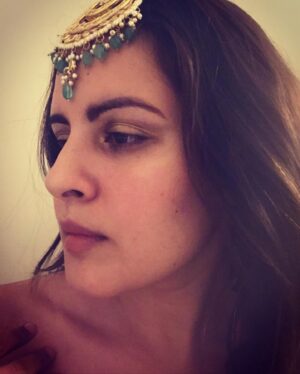 Venus Singh Instagram - Life is too short to wear boring jewellery....!!! 
~ said someone. 
 & I take it seriously !!! 😋
.
.
.
Head piece by @bvrluxuries ❤️
Gold on the eyes - eyeshadow palette by @kikomilanoindia @kikomilano 💛
Slight gold sheen on the face - face palette by @kikomilano @kikomilanoindia 🧡
.
.
.
#jewelry #jewelryaddict #jewlery #jewellery #headpiece #headpieces #mangtikka #mangtika #maangtikka #maangtika #gold #goldlover #goldlove #goldlovers #goldlook #goldeyeshadow #goldeyemakeup #goldhighlighter #goldhighlights