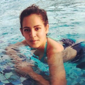 Venus Singh Instagram - I’m a water baby ..... ooohhh .... such a water baby !!! 👙🍻☀️🏊‍♀️ 🌊 .
.
No holiday is complete without bikinis, beers, a good swim & some cool pool pictures!! Tan lines make for good memories! .
. 📸 @mmohita (she loves to make me pose) 😋
Pool partner @mmohita 👯‍♀️
.
.
P.S. - try the @lauramercier Glow powder for that sun kissed glow...❤️It stayed on despite hours in the pool & I for sure glowed! 😍
.
.
.
#swimming #swim #swimmingpool #girlsswimwear #bikini #bikinilove #blue #bluewater #holiday #holidays #shotoniphone #iphonography #poolpic #happy #waterbaby #waterbabies #glow #sunkissed #magichour