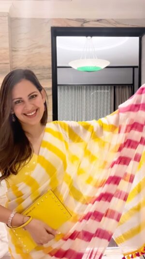Venus Singh Instagram - See me get ready or get ready with me…& haule haule you might love me !!💝
& yes, I wear a saaree with juttis so often. Makes running away from a bad date so much more easier😋 
.
#notapaidpromotion #getready #getreadywithme #grwm #dressedup #summervibes #saaree #saareelove #suta #sutabombay #jutti #juttis #makeup #selfmakeup #softcurls #cottonsaree #indianwear #lovedressingup #shotoniphone #reelsinstagram #coralhaze #happyvibes 🧿