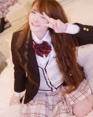 Venus Palermo Instagram - What’s your favourite type of uniform? I like school uniforms but also cool ones like construction uniforms lol