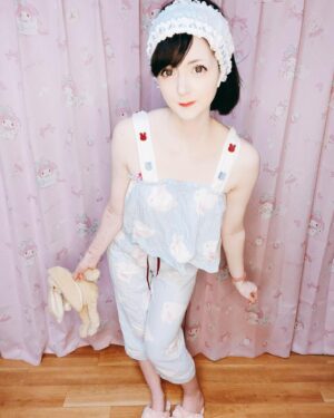 Venus Palermo Instagram - I hate it when people online tell me how I should live my life. Bitch, you are don’t know me personally, are not my friend or acquaintance so shush. Pajama from Amazon!