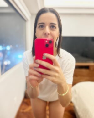 Verónica Bravo Instagram - Piernas libres.