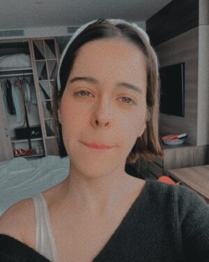 Verónica Bravo Instagram - Me cortaron otra vez mi pelo, mucho. Ando decidiendo si me gusta. Creo que sí. El filtro sí que me gusta.