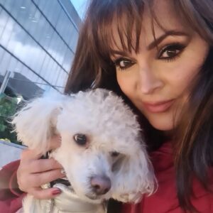 Verónica Macías Instagram - Con mi amigo Cottage 
#perros #perrito #perritostiernos
#perro #mascotas #perrihijos #perrhijo #mascota