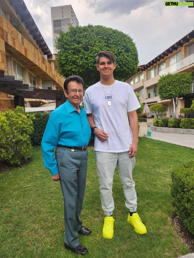 Verónica Macías Instagram - Mi papá y mi hijo