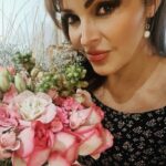 Verónica Macías Instagram – Gracias por mus rosas 🌷🌷🌷🌷 @themelrosegarden