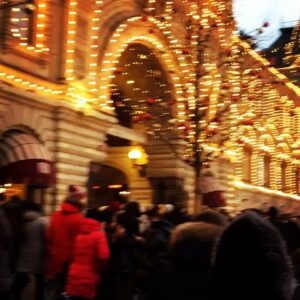 Vera Sotnikova Instagram - Дорогие мои,подписчики!!! Поздравляю всех с Рождеством! Пусть в сердцах у вас будет только доброта, открытость, смелость и желание дарить любовь людям! Пусть Вселенная ответит на все ваши запросы! А когда это случится, не упустите момент-действуйте! Действуйте не раздумывая, смело! Ведь Чистота и Бесстрашие- путь Земли! Обнимаю вас всех!#Рождество#краснаяплощадь#праздник#гум#карусели#каток#семья#родственники#веселье#