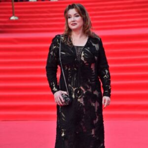 Vera Sotnikova Instagram - Вчера открылся 43 Московский международный кинофестиваль. Многие фестивали свалились в кювет. А наш держится!!! Так приятно было видеть своих коллег красивых, здоровых , в приподнятом настроении.#ммкф#ммкф43#краснаядорожка#черноеплатье#актеры#режиссеры#кино#призы#жюри#конкурс#открытие#открытиеммкф41#открытиеммкф#михалков#