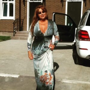Vera Sotnikova Instagram - Сейчас цвет волос шатен со светлыми прядями. Смотрю на эту фотографию и думаю... может снова стать рыжей??? Девочки!!!! Как лучше?#перемены#стиль#цветволос#сомнения#рыжая#