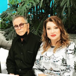 Vera Sotnikova Instagram - С Иваром Калныньшем на Международном кинофестивале Восток -Запад в Оренбурге. Ивар молод, красив, харизматичен. А как поёт!!!#иваркалныньш#фестиваль#актер#международныйкинофестиваль#международныйкинофестивальвостокзапад#встреча#давноневиделись#
