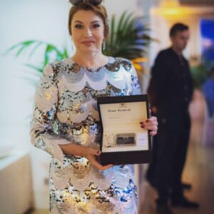 Vera Sotnikova Instagram - Прокрутить год назад! Прилететь в Монако! Получить приз! Выпить шампанского, а потом уже можно опять в Москву к своему проекту. Готовлю договор с главным продюсером России. Когда подпишу, сообщу вам. Это будет означать, что настоящая работа началась. А так, пока подготовка. Поэтому , дорогие мои, друзья и подписчики,  вы меня нигде не видите.  Сценарий занимает очень много времени. И потом нужна атмосфера спокойствия, чтобы пришло вдохновение. Пожелайте мне , пожалуйста, чтобы этим летом 2019 года я могла сказать: ,, Поехали!"#кино#проект#контент#фэнтези#продюсер#сценарист#роман#лемуриец#вдохновение#автор#российскоекино#респектабельныйпроект#моделироватьситуацию#вера#помощьподписчиков#подписчики#спасибо#