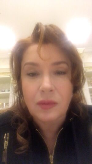 Vera Sotnikova Instagram - Сегодня умер Владимир Наумов. Так и хочется крикнуть : ,, да, что же такое происходит?’’ Вчера Александр Градский , сегодня Владимир Наумович… жалко, очень жалко.#наумоввладимирнаумович#бег# десятьлетбезправапереписки#режиссер#метр# талант#кино#