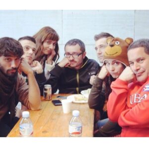 Verónica Echegui Instagram - Querido Roberto, 
Te has ido y nos has dejado tantos momentos auténticos dentro y fuera de la pantalla…siempre te agradeceré que me dieras la oportunidad de trabajar contigo, de conocerte, y compartir una de las experiencias más importantes de mi vida. Aquella noche en el mar juntos, la tengo grabada en el corazón…Gracias, porque a través de ti conocí a mi Amor…y aprendí mucho de lo que hoy forma parte de quien soy. Deseo que continúes tu viaje acompañado por el cariño de todos los que te hemos querido. Me conmovió acercarme al cristal de nuevo y verte junto a E.T…❤️