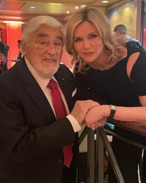Veronica Ferres Instagram - My old love @mario.adorf, mit dem ich die drei wunderbaren Filme „Rossini“, „das Geheimnis der Wale“ und „die lange Welle hinterm Kiel“ drehen durfte. Heute Abend beim @berlinale Dinner der FFA. ☺

#berlinale