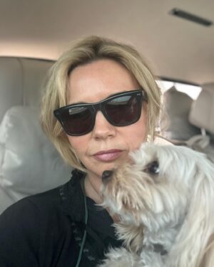 Veronica Ferres Instagram - Nach 10 Tagen Berlinale endlich wieder zuhause. Happy to be back Home bei meinen Liebsten! 🎬🏡