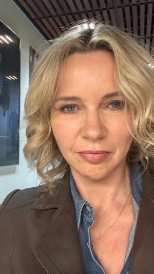 Veronica Ferres Instagram - 🎬 🎥 ✊🏼

#casting #schauspielerin
