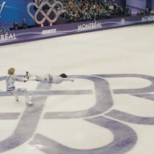 Veronica St. Clair Instagram - On this week’s episode of La Brea, Jack and I make our *long-awaited Return to The Ice
 🌬❄️⛸🏒🧊

Whole episode is actually just a documentary about us competing in the Winter Olympics. 
Thanks @nbc !