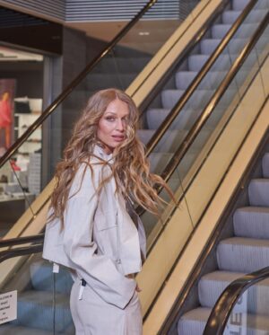 Veronika Kašáková Instagram - 👗 CHARITATIVNÍ BAZAR ve Fashion Aréně pro náš @nf_veronikykasakove ☺️

💖 19. - 21. dubna proběhne ve Fashion Arena Prague Outlet, CHARITATIVNÍ BAZAR na podporu aktivit nadačního fondu VERONIKY KAŠÁKOVÉ.

Já tam budu v pátek dopoledne, všem moc děkuju a moc se na vás těším 🤍 @fashionarenapragueoutlet 🤍

#fashionarenapragueoutlet #nfvk @luciedesmond @vilmabaum @mercedesdudamua