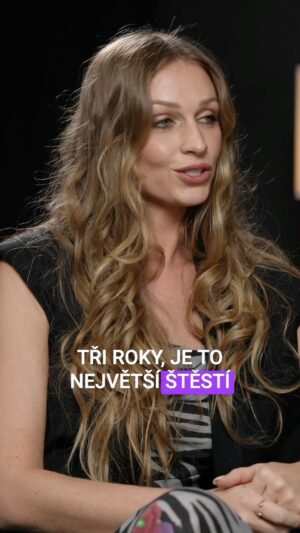 Veronika Kašáková Instagram - Veronika Kašáková promluvila o vzácné nemoci syna

🔗 odkazy na všechny rozhovory v BIO 😉 

Většinu času svého dětství strávila se svým bratrem Karlem v dětském domově. Tam si slíbili, že až budou velcí, budou se mít dobře. A to se jim podařilo. Před 10 lety byla finalistkou České Miss. Je také maminkou tříletého Matyáše a založila vlastní nadační fond. Hostem talk show Face To Face @renekekely byla @veronikakasakova