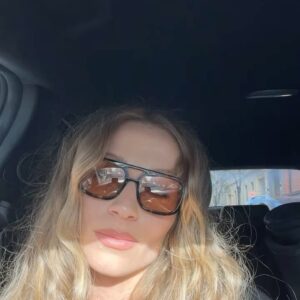 Veronika Kašáková Instagram - Dejte si můj playlist a napište mi, co na něj řikate🤍

#lovemusic #musictherapy