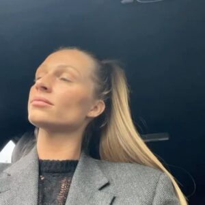 Veronika Kašáková Instagram - Dejte si můj playlist a napište mi, co na něj řikate🤍

#lovemusic #musictherapy