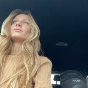 Veronika Kašáková Instagram - Dejte si můj playlist a napište mi, co na něj řikate🤍

#lovemusic #musictherapy