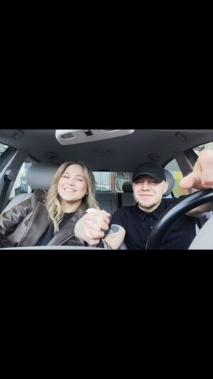 Veronika Kovalenko Instagram - Трек «нетверезий» вже в мережі ❤️ 

Відповідь на ваше улюблене питання «вони реально пара чи це хайп?» ви знайдете в кліпі, тому летс гоу !!