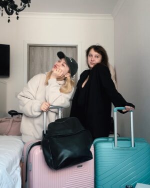 Veronika Kovalenko Instagram - так сподобалося це «життя на валізах» ❤️ 

сподіваюся скоро поїду зі своїми треками в тур. Я надихаюся подорожами і складнощами які виникають в процесі !!