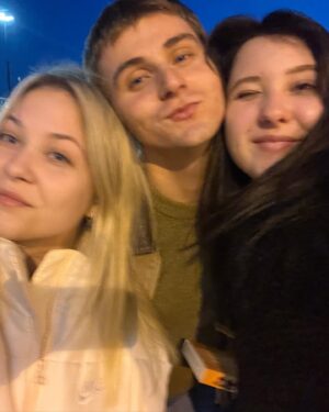 Veronika Kovalenko Instagram - так сподобалося це «життя на валізах» ❤️ 

сподіваюся скоро поїду зі своїми треками в тур. Я надихаюся подорожами і складнощами які виникають в процесі !!