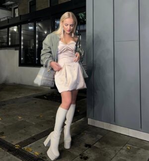 Veronika Lukianenko Instagram - 🐱Котик трошки прихворів.. Не можу оприділитися, яка фотографія ваш фаворит: 1,2,3,4,5?