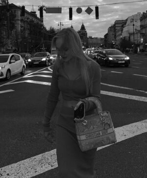 Veronika Lukianenko Instagram - Оновила свій осінній гардероб та закохалася в новенький костюмчик від  @bude_fayno_shop У них ще багато стильных речей❤️ Як вам?