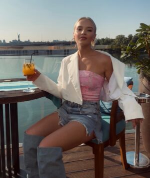 Veronika Lukianenko Instagram - Ах, Київ❤️ Який же ти красивий)