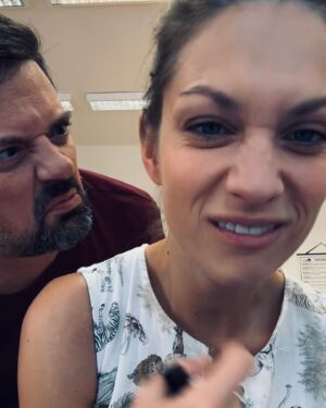 Veronika Macková Instagram - 2023 = 🤪 …ig jako připomínátko tý mojí divočiny 😍 
 

děkuju vesmíru za to, že se máme ❤️💋💕 a že je nám spolu hezky, brek 🥲🤣❤️