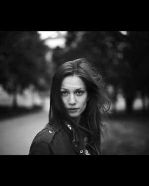 Veronika Macková Instagram - Výhoda nelíčení je, že si libovolně mohu ťapat na obličej, mnout si oči a nevypadat pak jako Joker.