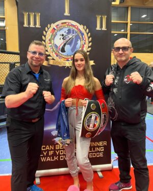 Veronika Zajícová Instagram - 16.3 @wmacworld Německo🇩🇪
 Zápasila jsem asi v  15 kategoriich cca v 20 zápasech. Z toho asi 3 zápasy jsem měla ve váze do 55kg pak jsem zápasila ve váze do 60 do 65 a napsali mě i do 70 ale to byl hardcord😂 .  Zápasila jsem s mistryněmi světa i Evropy. 
Byla to skvělá zkušenost, spousta medailí a první místo celého turnaje wmac. 🥇
•
Děkuji organizátorům @wmacworld za krásný turnaj a všem trenérům za přípravu @ofa_ba @iljaskondric 
Také všem sponzorům a všem mým fakouškům🩷
•
•
•
•
#fighter #mma #fight #kickboxing #wmac #fights #firstplace🥇 #fighting #german #happy #heavyweight