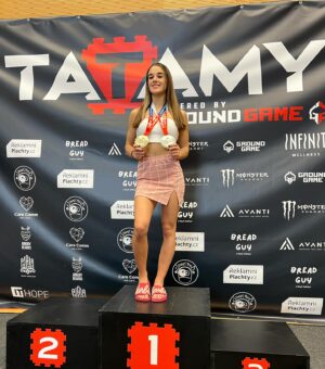 Veronika Zajícová Instagram - Poprvé na @tatamy_bjj a hned první a druhé místo😁
Navážila jsem najezená 53kg, nogi jsem šla ve váze do 55kg a gi jsem šla ve váze do 60kg. 
Už se těším na další zápasy💪🏼
•
•
•
•
#bjj #tatamy #nogi #kimono #jiujitsu #jiujitsulifestyle #jiujitsubrasil #match #mmafighter